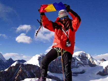 Doi alpiniști români vor încerca o premieră mondială, într-o expediție în munții Kum Lun