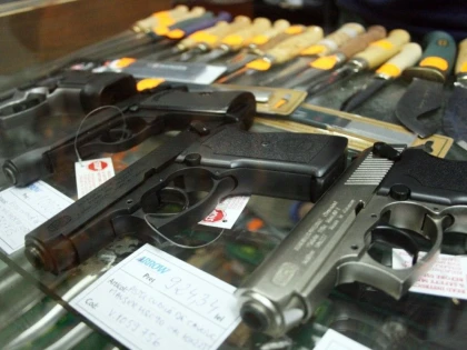 Doi arădeni, prinși cu arme și muniție deținute ilegal