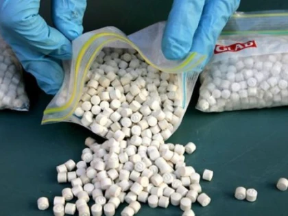 DOI BARBATI AU CAZUT IN PLASA DIICOT, IN TIMP CE INCERCAU SA VANDA SUTE DE PASTILE ECSTASY LA ARAD