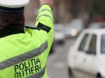 DOI BĂRBAȚI CARE CONDUCEAU AUTOVEHICULE NEÎNMATRICULATE, PRINȘI ÎN TRAFIC