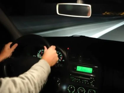 Doi bărbați din Pâncota au furat o mașină pe care au vândut-o apoi pentru o mie de lei