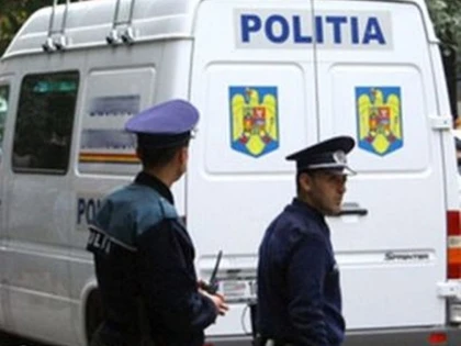 Doi bărbați și o femeie au fost prinși la Turnu cu detergent contrafăcut