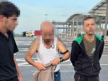 Doi cetățeni străini, depistați ascunși într-un portbagaj, la Nădlac
