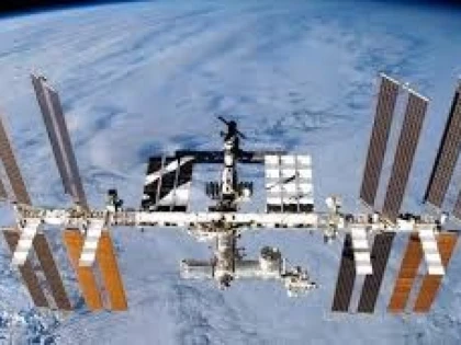 DOI COSMONAUTI VETERANI RUSI AU REVENIT LA BORDUL STATIEI SPATIALE INTERNATIONALE