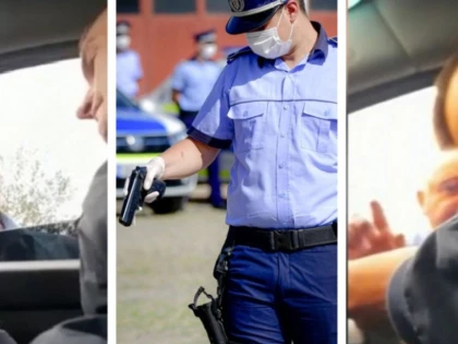 Doi escroci care păcăleau şoferii, prinşi în flagrant