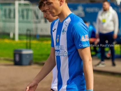 Doi fotbaliști arădeni întăresc lotul Gloriei Bistrița înainte de play-out-ul Ligii 2