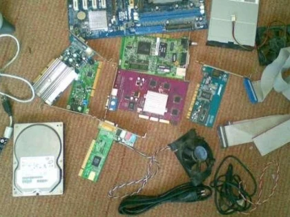 DOI MINORI AU FOST RETINUTI DUPA CE AU FURAT COMPONENTE DE CALCULATOR