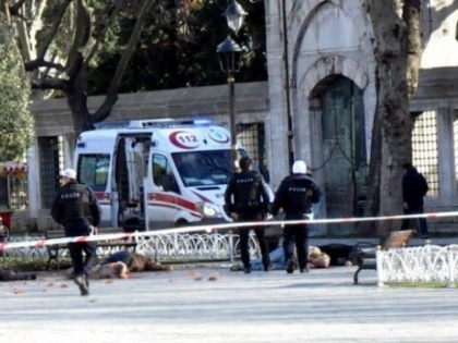 DOI MORTI SI SAPTE RANITI INTR - UN ATENTAT CU BOMBA LA ISTANBUL