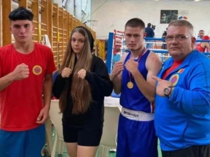 Doi pugiliști arădeni au luat medalii în ringul unor turnee din Ungaria și Bosnia
