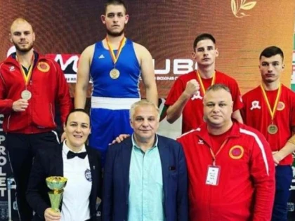 Doi pugiliști arădeni au urcat pe podium în Macedonia, la „Gongul de aur”
