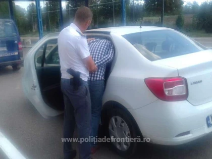 Doi români căutați de autorități, depistați la frontiera arădeană