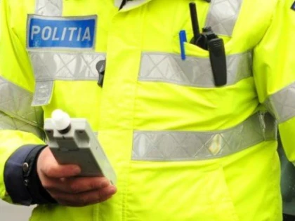 Doi șoferi s-au ales cu dosare penale, după ce s-au urcat băuți la volan