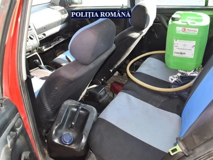 Doi tineri din Bârsa au fost prinși în timp ce furau combustibil dintr-o autoutilitară