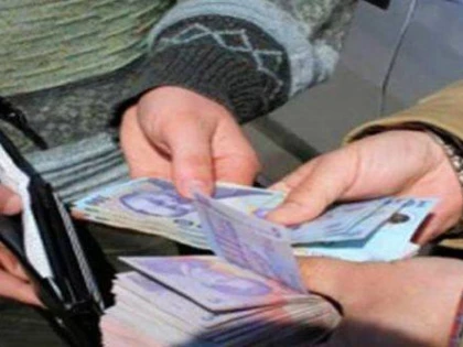 Doi tineri din Macea, cercetați pentru o înșelăciune de 10.000 de lei