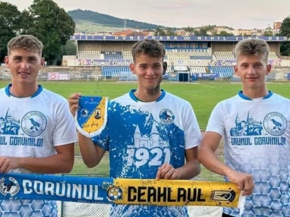 Doi tineri fotbaliști crescuți de Viitorul Arad au debutat în Liga a II-a, în tricoul Corvinului!