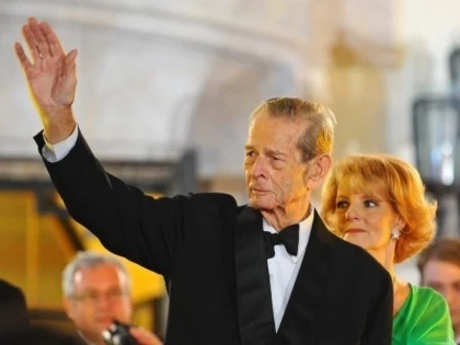 Doliu la Săvârșin, după moartea Regelui Mihai