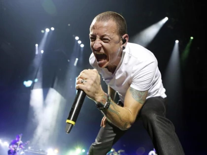 Doliu pentru fanii Linkin Park. Solistul trupei, Chester Bennington, s-a sinucis