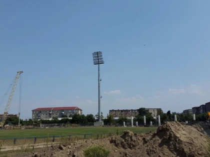 DOMNULE FALCA, CINE E INCOMPETENTUL CARE BLOCHEAZA LUCRARILE LA STADIONUL UTA? (FOTO)