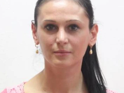 Dora a dispărut de la domiciliu. Dacă o vedeți, sunați la 112!