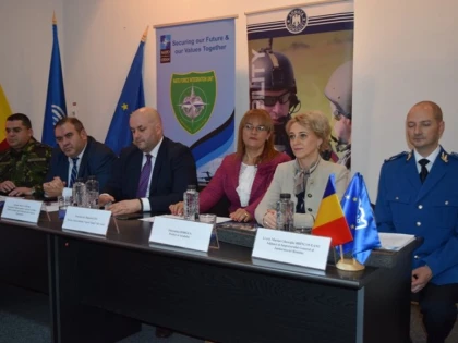 Dorel Căprar a participat la conferința „Provocarea Nato pentru tineri“, la UAV Arad