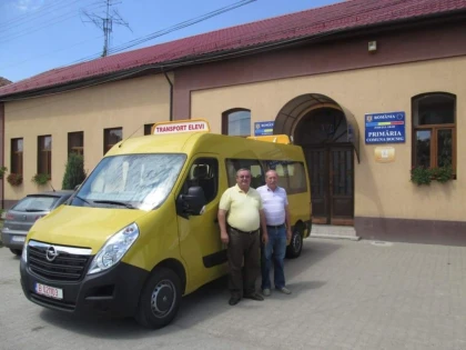 DOREL CAPRAR: "NOILE MICROBUZE SCOLARE AJUNG LA PRIMARIILE DIN ARAD"