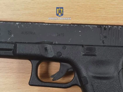 Dosar penal pentru un tânăr care deținea ilegal un pistol