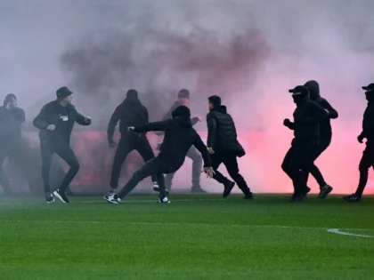 Dosar penal și ultrași săltați de mascați după violențele de la Dinamo - UTA! Zeci de percheziții și mandate de aducere!