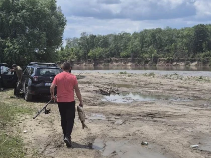 Dosare penale pentru braconaj piscicol în Parcul Natural Lunca Mureșului