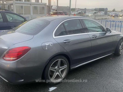 Două autoturisme în valoare de 70.000 de euro, descoperite la PTF Nădlac