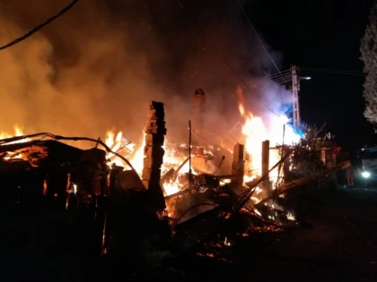 Două case din Micălaca, mistuite de flăcări