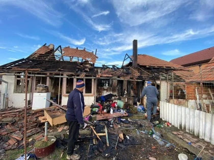Două familii din Mândruloc au rămas fără locuință, în urma unui incendiu. Orice ajutor este binevenit