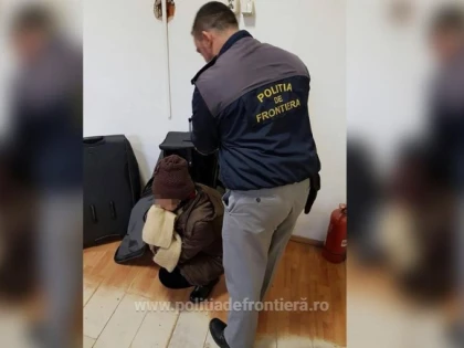 Două femei afgane au încercat să treacă frontiera ascunse în geamantane