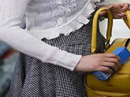 DOUA FEMEI AU FOST PRINSE IN TIMP CE FURAU DIN SUPERMARKET
