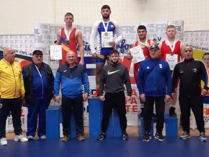 Două prezențe arădene pe podiumul național de lupte, la categoria U17 (FOTO)