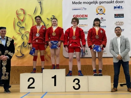 Două sportive de la CS Universitatea Arad, medaliate la Openul de sambo al Olandei