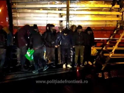 Douăzeci de cetăţeni din Siria, Irak, Egipt și Palestina, ascunşi într-un automarfar, depistați la P.T.F. Nădlac II