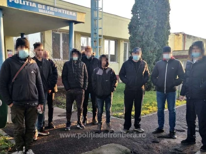 Douăzeci de cetăţeni străini care intenţionau să treacă ilegal frontiera, prinși de poliţiştii de frontieră arădeni