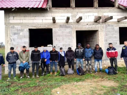 Douăzeci de refugiați, depistaţi în timp ce se pregăteau să treacă ilegal frontiera cu Ungaria