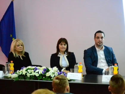 DREPTURILE CONSUMATORILOR, IN DEZBATERE LA UNIVERSITATEA AUREL VLAICU DIN ARAD