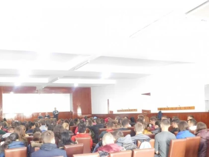 „Drogurile sau despre fericirea iluzorie ce corodează integritatea persoanei”, conferință organizată la Liceul din Cermei