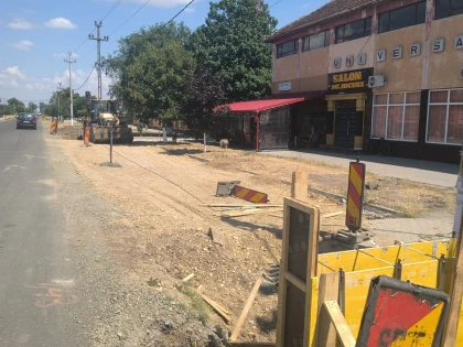 Drumul județean din Mișca, modernizat cu accese, parcări și o nouă stație de autobuz