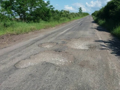 Drumul Tîrnova-Tauţ, unul dintre cele mai proaste din judeţul Arad (FOTO)