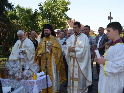 Dumnezeiasca Liturghie şi comemorarea eroilor de la Miniş