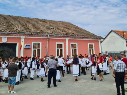 După doi ani de pandemie, Praznicul de Pită Nouă de la Beliu a strâns din nou mii de participanţi
