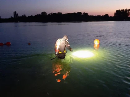 După două ore de căutări, cadavrul unui tânăr de 19 ani a fost găsit în lacul de la Ghioroc