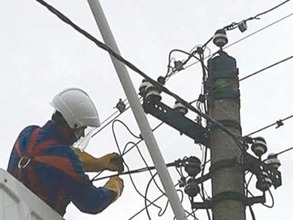 E-Distribuție Banat dă asigurări că se lucrează pentru remedierea celor 5 linii electrice afectate din Arad