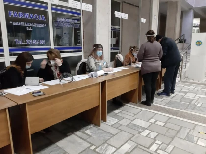 E liber cu telefonul în secția de vot! BEC a respins propunerea Ministerului de Interne