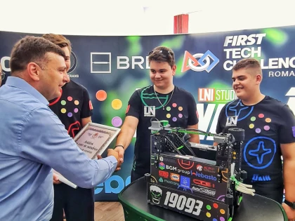 Echipa de robotică Infinity Bolts a primit diploma „Arădeni cu care ne mândrim”