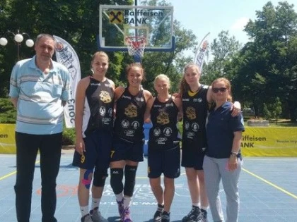 ECHIPA UNIV.GOLDIS ARAD ESTE VICECAMPIOANA UNIVERSITARA LA STREETBALL