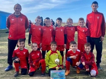 Echipele arădene s-au întors cu medalii de la Vest Cup, UTA 2014 a pus mâna pe trofeu!